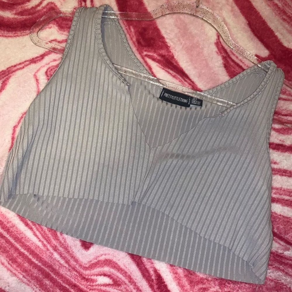 Prettylittlething Crop top